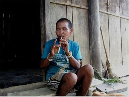 Già bản Hồ Púc với điệu sáo gọi bình minh trên bản