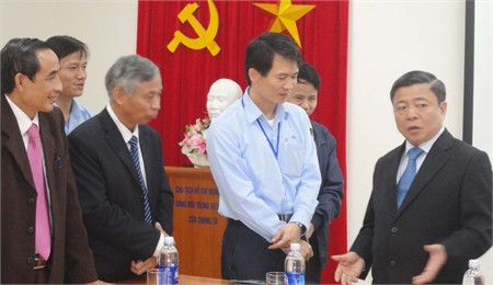 Chủ tịch UBND tỉnh chúc tết, tặng quà cho Ban quản lý dự án Formosa...