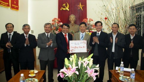 chúc tết cán bộ, CNV sở Công thương chúc tết cán bộ, CNV Tổng công ty KS&TM Hà Tĩnh. và chúc tết cán bộ, CNV Điện lực Hà Tĩnh