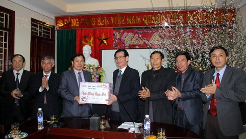 chúc tết cán bộ, CNV sở Công thương chúc tết cán bộ, CNV Tổng công ty KS&TM Hà Tĩnh. và chúc tết cán bộ, CNV Điện lực Hà Tĩnh