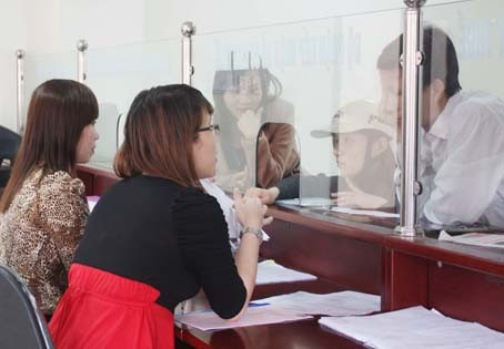 Nhận hồ sơ tại bộ phận "một cửa" của Cục Thuế Hà Tĩnh Nhận hồ sơ tại bộ phận "một cửa" của Cục Thuế Hà Tĩnh