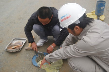 ... kiểm tra độ chặt của nền đường