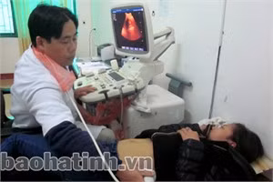 BS. Nguyễn Sơn Lâm - Bệnh viện Đa khoa Vũ Quang luôn tận tình CSSK bệnh nhân, được đồng nghiệp, bạn bè và nhân dân quý phục.