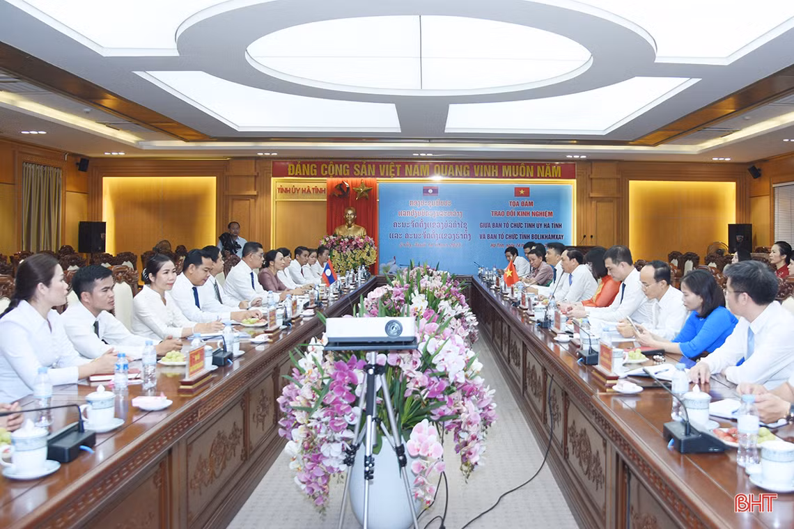 Hà Tĩnh - Bolikhămxay chia sẻ kinh nghiệm công tác tổ chức xây dựng Đảng
