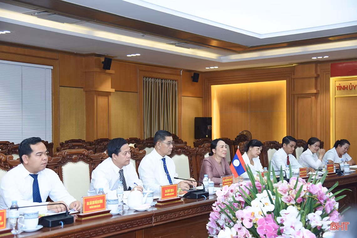 Hà Tĩnh - Bolikhămxay chia sẻ kinh nghiệm công tác tổ chức xây dựng Đảng