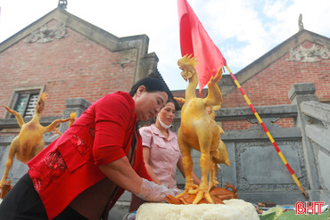 Độc đáo "phi đội gà bay" trên mâm cúng ngày rằm ở Hà Tĩnh 