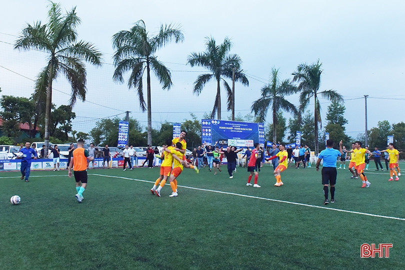 VPBank vô địch Giải Bóng đá Doanh nghiệp - Doanh nhân Hà Tĩnh