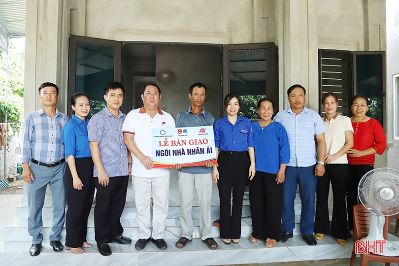 Hội Doanh nghiệp Hà Tĩnh phía Nam bàn giao 4 nhà nhân ái tại Nghi Xuân