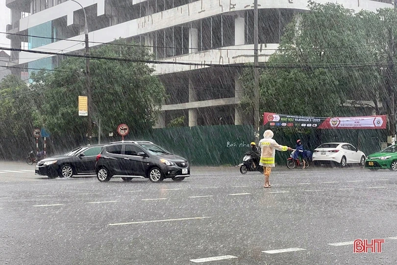 CSGT cảnh báo không di chuyển vào các tuyến đường ngập nước