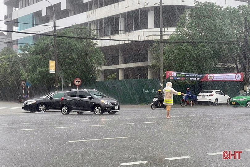 CSGT cảnh báo không di chuyển vào các tuyến đường ngập nước