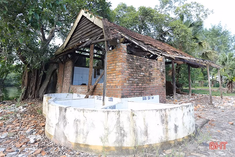 Cảnh hoang tàn của khu du lịch sinh thái tiền tỷ ở thị trấn Nghèn