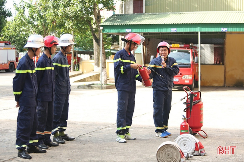 Người dân Hà Tĩnh trải nghiệm thực hành kỹ năng phòng cháy