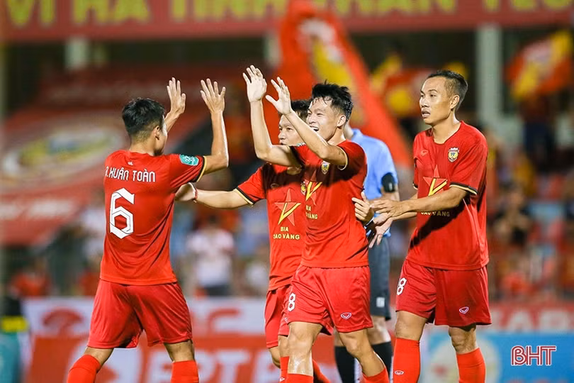 Tiền vệ Nguyễn Trung Học: “Tôi muốn tiếp tục cống hiến cho Hồng Lĩnh Hà Tĩnh”