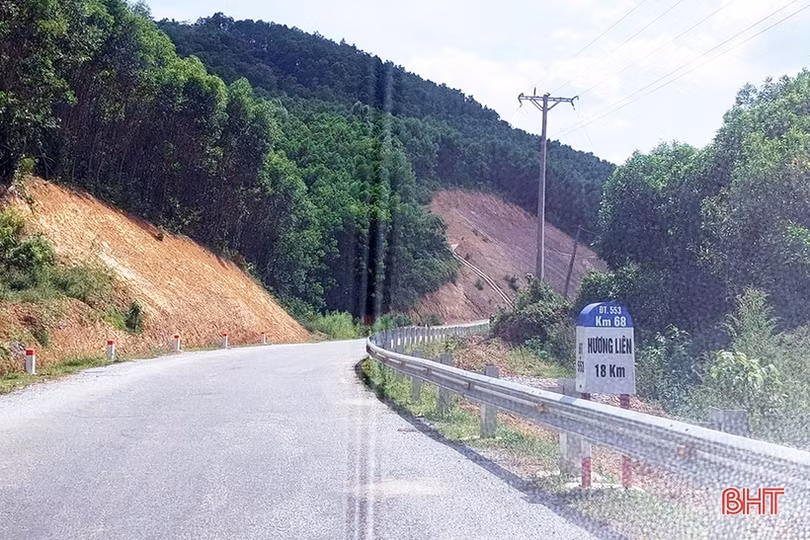 Tài xế dở khóc, dở cười vì... biển chỉ dẫn đường cắm nhầm chỗ!