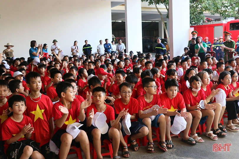 Người dân Hà Tĩnh trải nghiệm thực hành kỹ năng phòng cháy