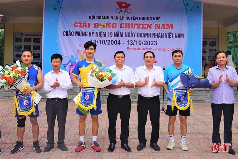 Sôi nổi Giải Bóng chuyền doanh nghiệp Hương Khê