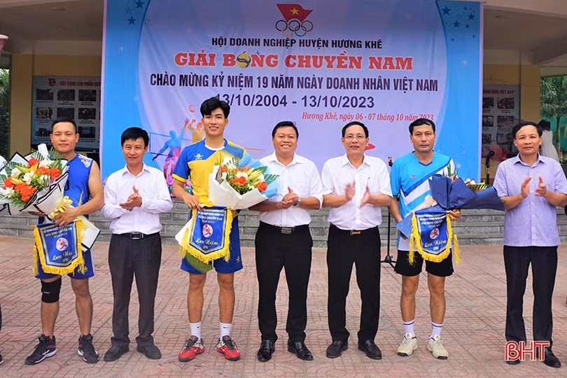 Sôi nổi Giải Bóng chuyền doanh nghiệp Hương Khê