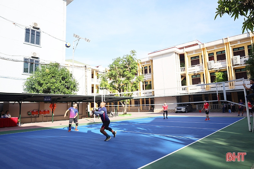 Hàng trăm VĐV tranh tài giải bóng chuyền các cơ quan, đơn vị ảnh 7 Hàng trăm VĐV tranh tài giải bóng chuyền các cơ quan, đơn vị