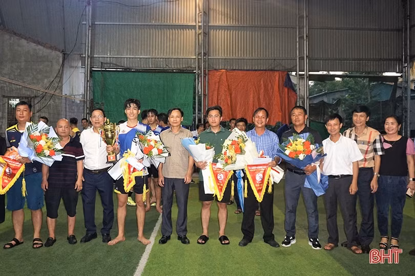 Sôi nổi Giải Bóng chuyền doanh nghiệp Hương Khê