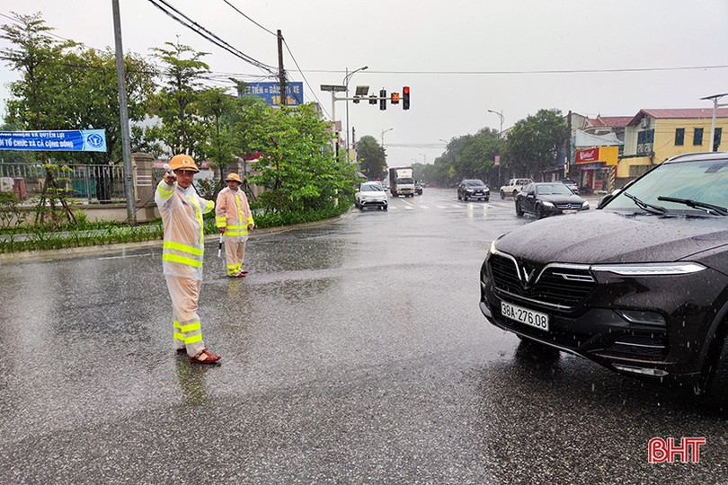 CSGT cảnh báo không di chuyển vào các tuyến đường ngập nước