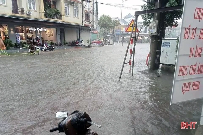 CSGT cảnh báo không di chuyển vào các tuyến đường ngập nước