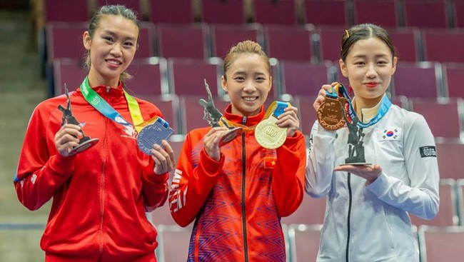 Ngọc nữ Wushu Dương Thúy Vi trở thành 'người hùng' ASIAD dù chấn thương nặng, tự tin thi đấu là có HCV - Ảnh 5. Dương Thúy Vi trở thành người hùng ASIAD dù chấn thương nặng