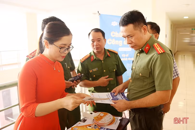 Công an Hà Tĩnh triển khai cấp phát chữ ký số trong toàn lực lượng