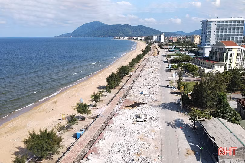 Bộ mặt mới của Thiên Cầm sau tháo dỡ dãy ki-ốt bên bờ biển