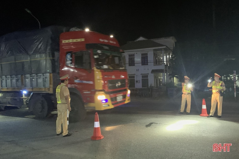 Tổ công tác Bộ Công an xử lý 25 tài xế vi phạm nồng độ cồn ở Hà Tĩnh chỉ trong 1 ngày