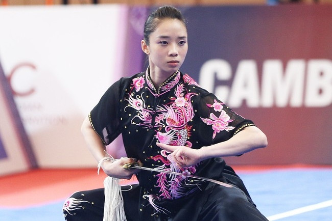 Ngọc nữ Wushu Dương Thúy Vi trở thành 'người hùng' ASIAD dù chấn thương nặng, tự tin thi đấu là có HCV - Ảnh 2. Dương Thúy Vi trở thành người hùng ASIAD dù chấn thương nặng