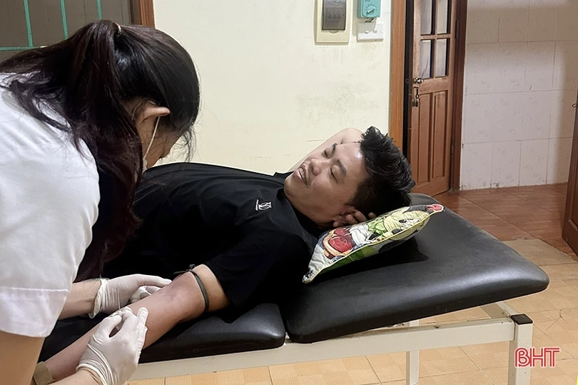 Cán bộ xã và doanh nhân hiến máu cứu sản phụ qua cơn nguy kịch