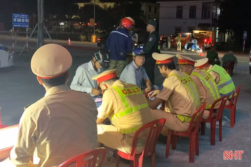 Tổ công tác Bộ Công an xử lý 25 tài xế vi phạm nồng độ cồn ở Hà Tĩnh chỉ trong 1 ngày