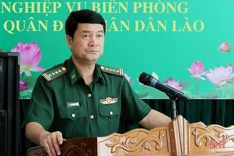 Giúp cán bộ quân đội Bolikhămxay nâng cao nghiệp vụ biên phòng