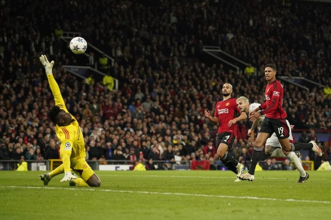 Man Utd thua dù Hojlund lập cú đúp ở Champions League