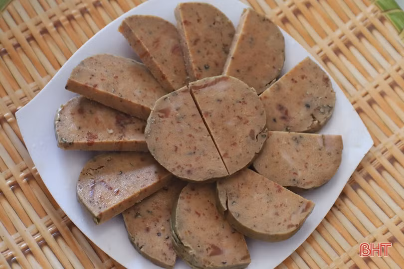 Giò bột Long Bình OCOP 3 sao “vượt lũy tre làng”