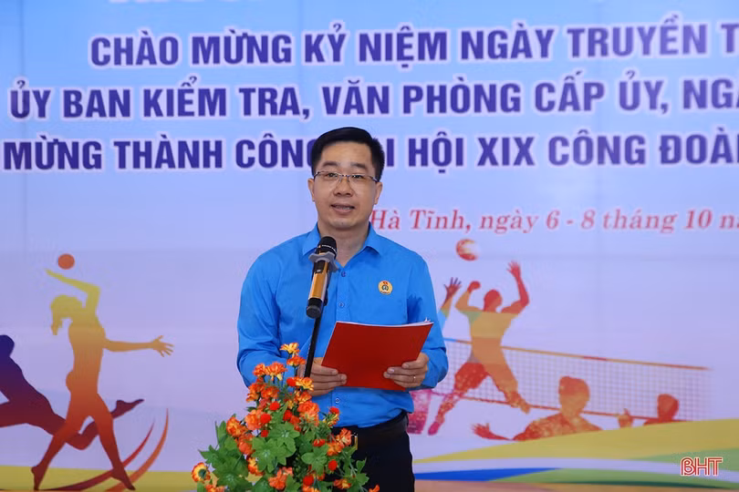 Hàng trăm VĐV tranh tài giải bóng chuyền các cơ quan, đơn vị