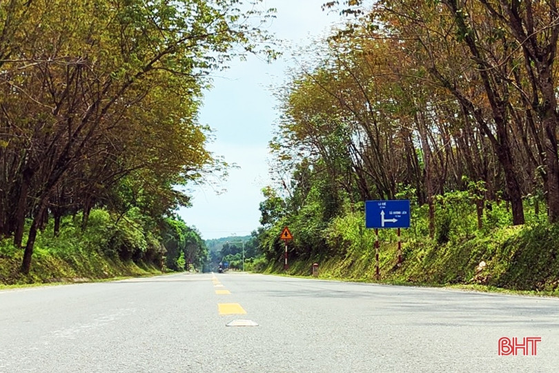 Tài xế dở khóc, dở cười vì... biển chỉ dẫn đường cắm nhầm chỗ!