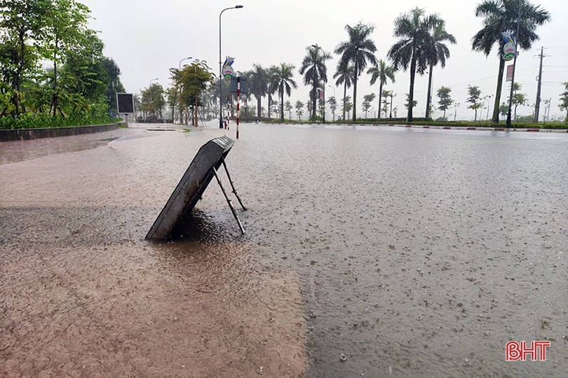CSGT cảnh báo không di chuyển vào các tuyến đường ngập nước