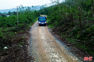 Nhiều tuyến đường dân sinh "kêu cứu" 