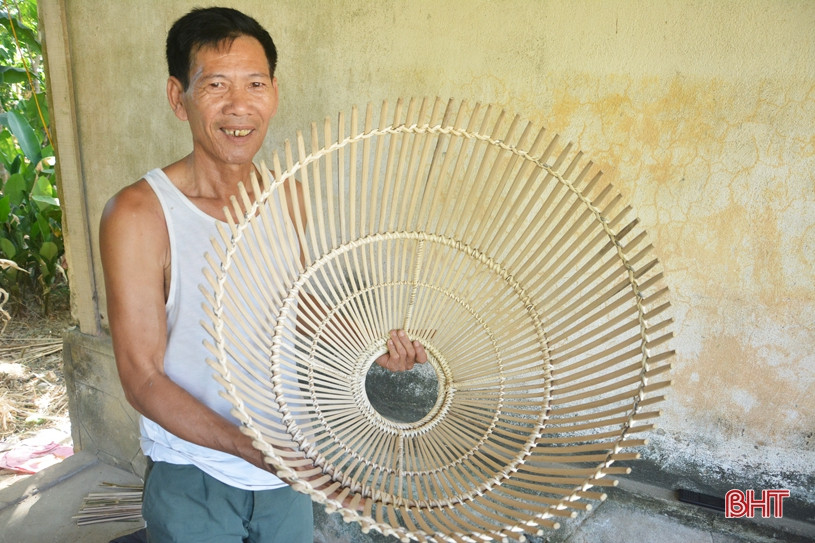 Đan nơm - nghề phụ, niềm vui chính của người dân Yên Mỹ