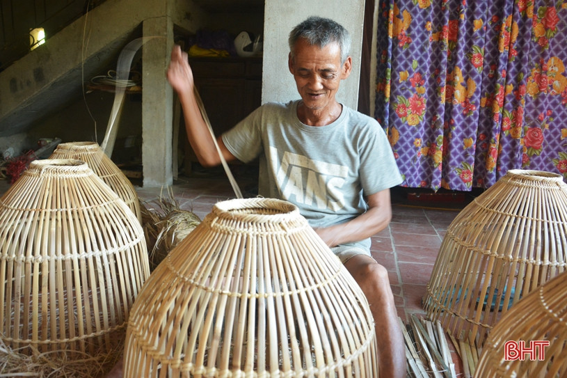 Đan nơm - nghề phụ, niềm vui chính của người dân Yên Mỹ