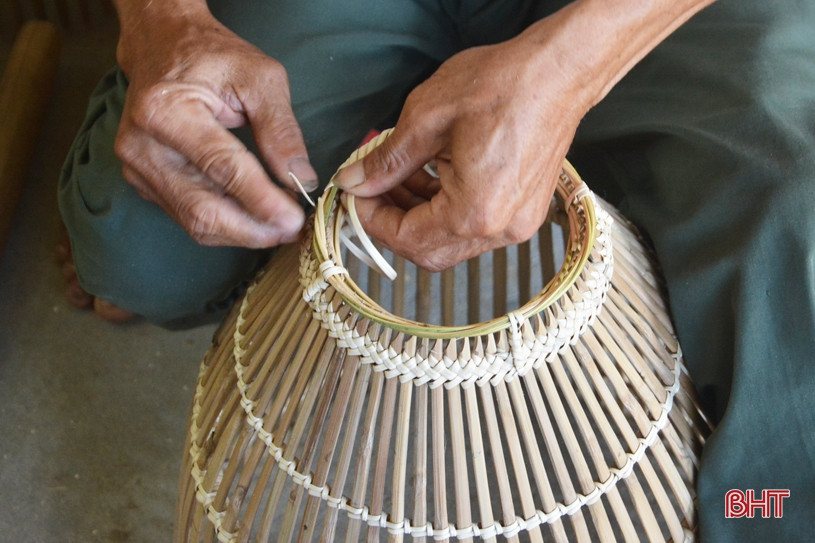 Đan nơm - nghề phụ, niềm vui chính của người dân Yên Mỹ