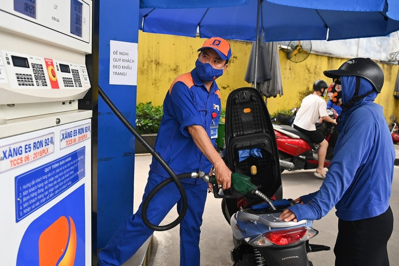 Giá xăng tăng 1.100 đồng/lít từ 0h ngày 1/1/2023