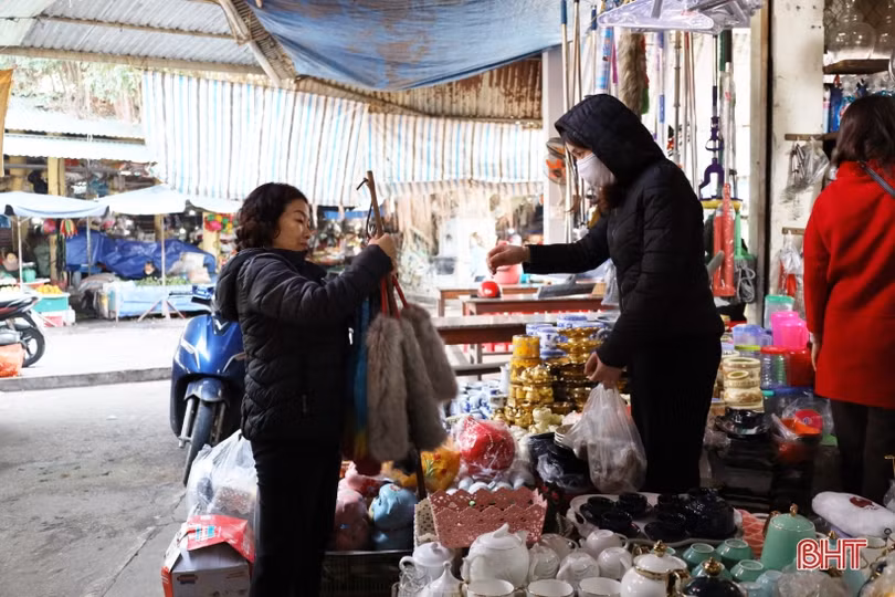 Người dân Hà Tĩnh nô nức đi sắm tết