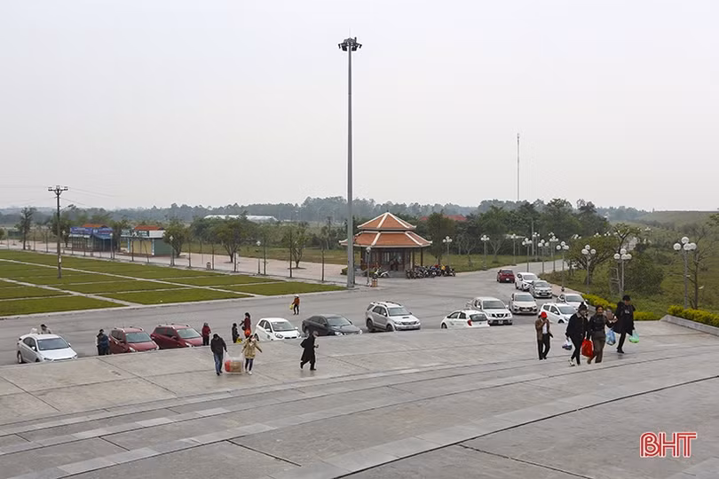 Đông đảo du khách tham quan chùa Hương Tích - Hà Tĩnh ngày đầu năm mới