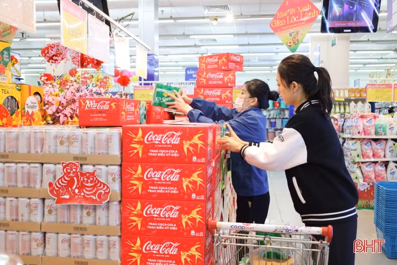 Người dân Hà Tĩnh nô nức đi sắm tết