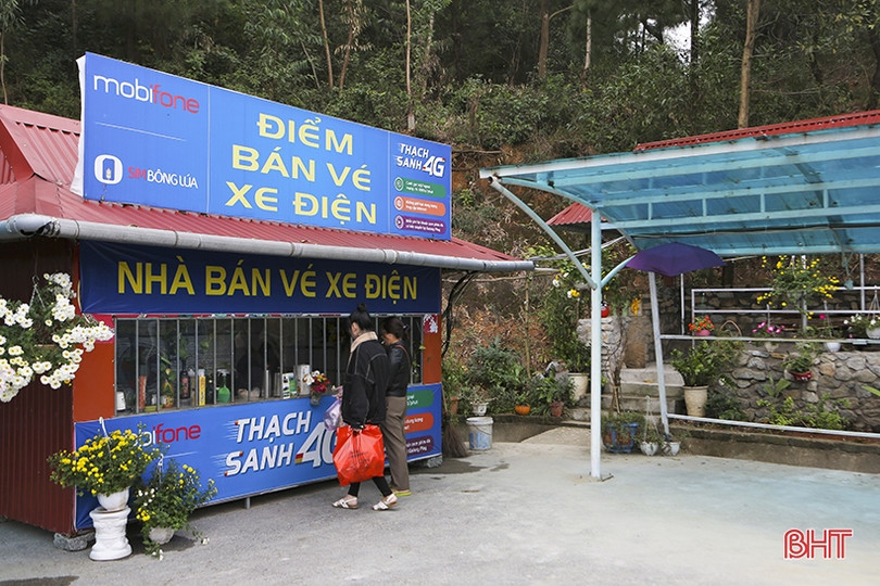 Đông đảo du khách tham quan chùa Hương Tích - Hà Tĩnh ngày đầu năm mới