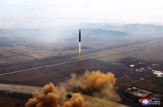 Triều Tiên thông tin về các vụ phóng thử tên lửa đa nòng siêu lớn