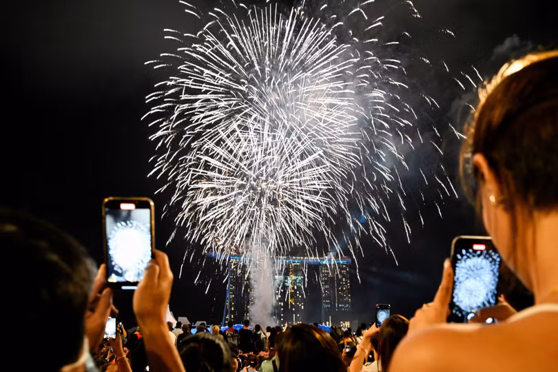 Biển người chào đón năm mới trên khắp thế giới