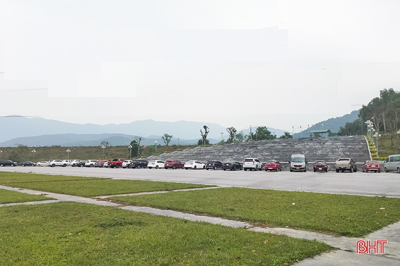 Đông đảo du khách tham quan chùa Hương Tích - Hà Tĩnh ngày đầu năm mới